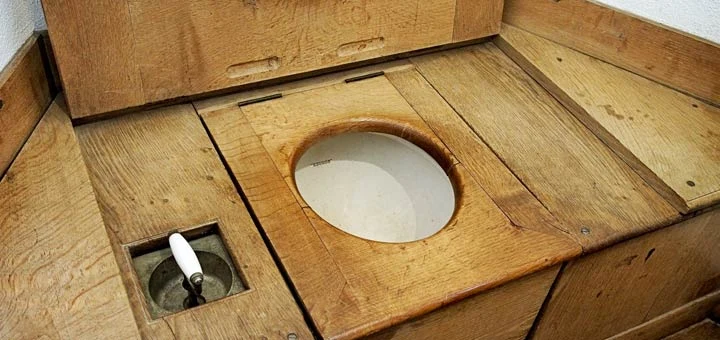 Pourquoi vous devriez passer aux toilettes sèches ?